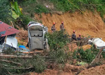 মালয়েশিয়ায় ভূমিধসে নিহত ১২