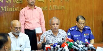 সারাদেশে নির্বিঘ্নে দুর্গাপূজা উদযাপনে ঝুঁকি নেই: স্বরাষ্ট্র উপদেষ্টা