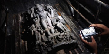 বগুড়ায় ৫ মণ ওজনের কষ্টিপাথরের মূর্তি উদ্ধার