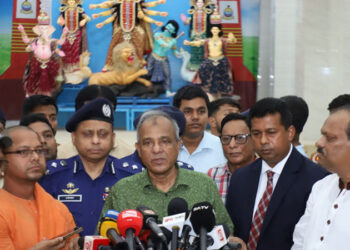 দুর্গাপূজা শান্তিপূর্ণ ও উৎসবমুখরভাবে আয়োজনে প্রস্তুত সরকার : স্বরাষ্ট্র উপদেষ্টা