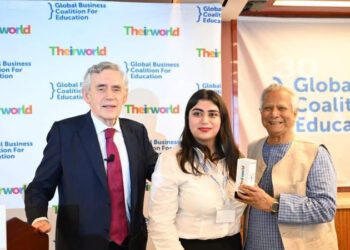 থেয়ারওয়ার্ল্ডের আনলক বিগ চেঞ্জ অ্যাওয়ার্ড পেলেন প্রধান উপদেষ্টা