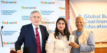 থেয়ারওয়ার্ল্ডের আনলক বিগ চেঞ্জ অ্যাওয়ার্ড পেলেন প্রধান উপদেষ্টা