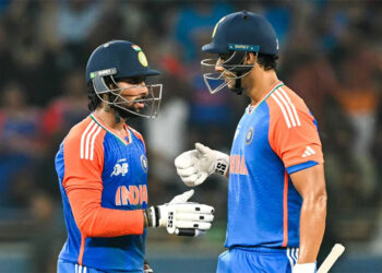 পাকিস্তানকে হারিয়ে অপরাজিত চ্যাম্পিয়ন ভারত