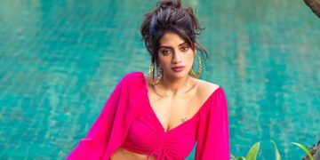 নুসরাতের ক্যাজুয়াল লুকে নেটদুনিয়ায় ট্রোল, ফের বিতর্কের কেন্দ্রবিন্দু