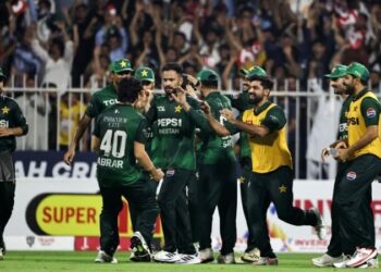 আফগানিস্তানকে উড়িয়ে ত্রিদেশীয় সিরিজের শিরোপা পাকিস্তানের