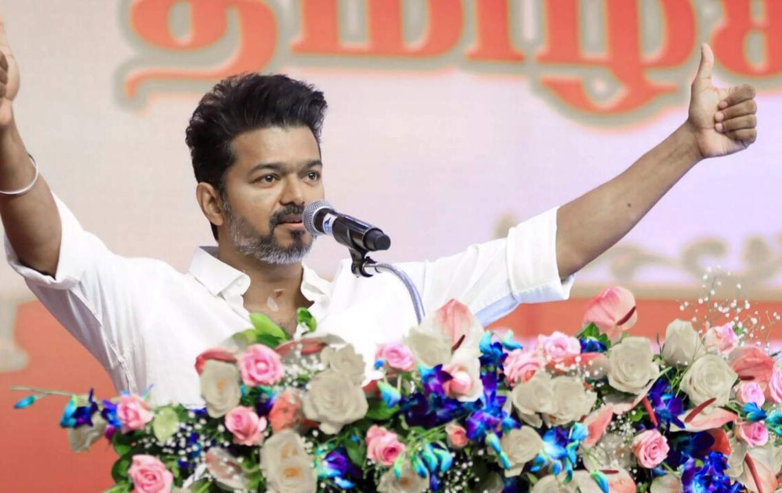 রাজনৈতিক সমাবেশে থালাপতি বিজয়...ছবি: সংগৃহীত