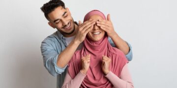 আপনার স্ত্রীর মন ভালো এবং খুশি রাখতে কিছু সহজ এবং কার্যকরী উপায়