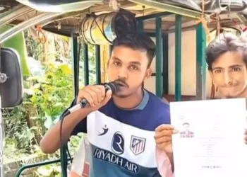বিদেশ যেতে না পেরে মাইক ভাড়া করে গালাগাল!— ক্ষোভে ফেটে পড়লেন যুবক রাব্বি