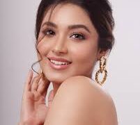 অভিনয় ছাড়াও প্রযোজনায় নতুন অধ্যায়: তাসনিয়া ফারিণের সম্ভাবনার পথচলা