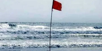 সকল সমুদ্র বন্দরে ৩ নম্বর সতর্ক সংকেত