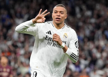 এমবাপ্পের হ্যাটট্রিকে রিয়ালের দাপুটে জয়