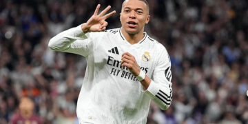 এমবাপ্পের হ্যাটট্রিকে রিয়ালের দাপুটে জয়