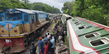 সিলেটে ট্রেন লাইনচ্যুতি: তদন্ত কমিটি গঠন, লোকোমাস্টারসহ বরখাস্ত দুইজন