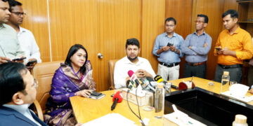 বেসরকারি টিভি চ্যানেলসমূহের আচরণবিধি জনসম্মুখে প্রকাশের আহ্বান তথ্য উপদেষ্টার