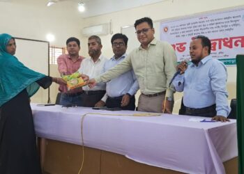 কুমিল্লায় বিনামূল্যে বীজ ও সার বিতরণে কৃষকদের মুখে হাসি