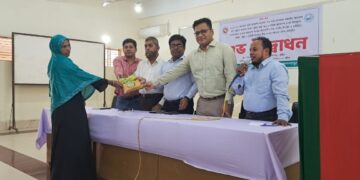 কুমিল্লায় বিনামূল্যে বীজ ও সার বিতরণে কৃষকদের মুখে হাসি