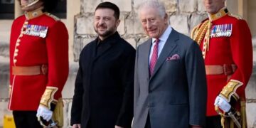 উইন্ডসরে ইউক্রেনের প্রেসিডেন্ট জেলেনস্কির সঙ্গে সাক্ষাৎ করলেন ব্রিটেনের রাজা তৃতীয় চার্লস