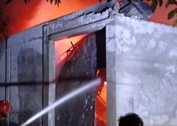 গাজীপুরে পোশাক কারখানার ঝুটের গুদামে ভয়াবহ অগ্নিকাণ্ড