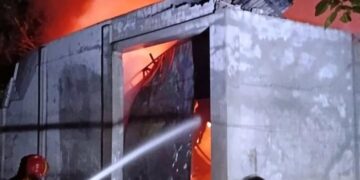  গাজীপুরে পোশাক কারখানার ঝুটের গুদামে ভয়াবহ অগ্নিকাণ্ড