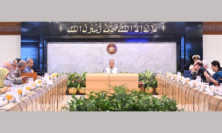 বৃহস্পতিবার প্রধান উপদেষ্টার কার্যালয়ে উপদেষ্টা পরিষদের সভায় সভাপতিত্ব করেন প্রধান উপদেষ্টা প্রফেসর মুহাম্মদ ইউনূস। ছবি : পিআইডি