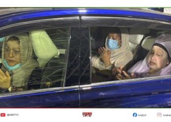 জিয়াউর রহমানের মাজারে খালেদা জিয়ার জিয়ারত | রাজনীতি সংবাদ