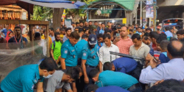 মেট্রোরেল দুর্ঘটনায় নিহতের পরিবারকে ৫ লাখ টাকা ক্ষতিপূরণ, চাকরির আশ্বাস দিল রেল উপদেষ্টা