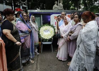 সর্বস্তরের শ্রদ্ধার্ঘ্য: কেন্দ্রীয় শহীদ মিনারে নেওয়া হলো সৈয়দ মনজুরুল ইসলামের মরদেহ