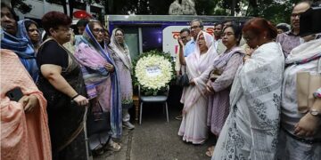 সর্বস্তরের শ্রদ্ধার্ঘ্য: কেন্দ্রীয় শহীদ মিনারে নেওয়া হলো সৈয়দ মনজুরুল ইসলামের মরদেহ