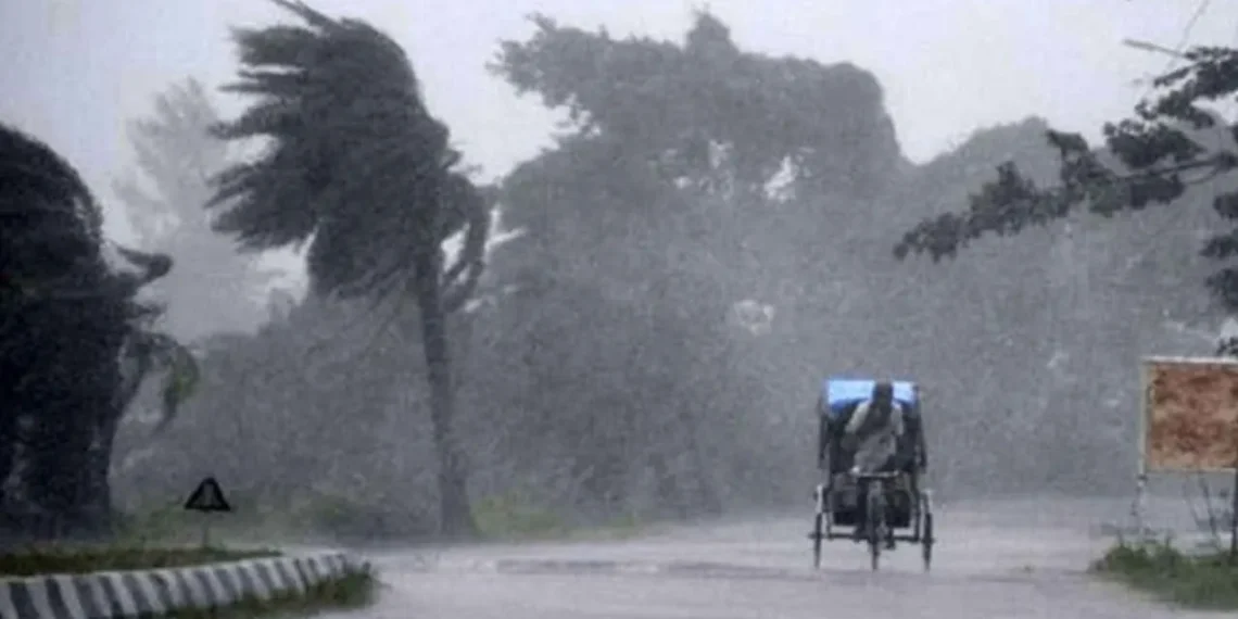 রাতের মধ্যে ঝড়ের আশঙ্কা: ঢাকাসহ ৫ অঞ্চলে ঘণ্টায় ৬০ কিমি বেগে দমকা হাওয়া