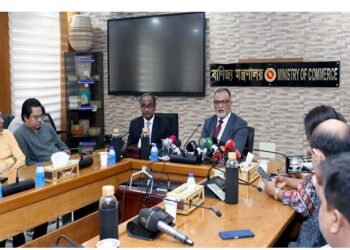 চলতি সপ্তাহে পেঁয়াজের দাম না কমলে আমদানি: সতর্কবার্তা বাণিজ্য উপদেষ্টার